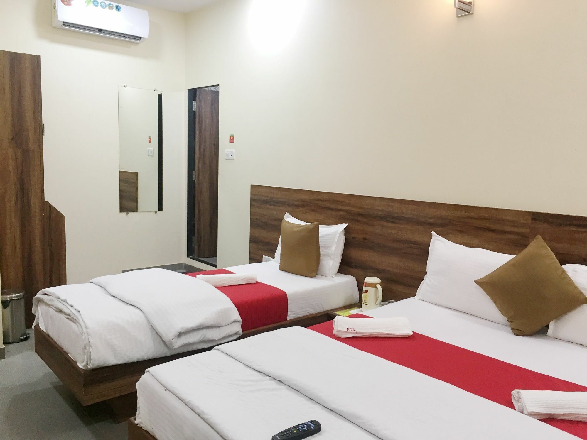 Terminus Square Hotell Kurla Exteriör bild
