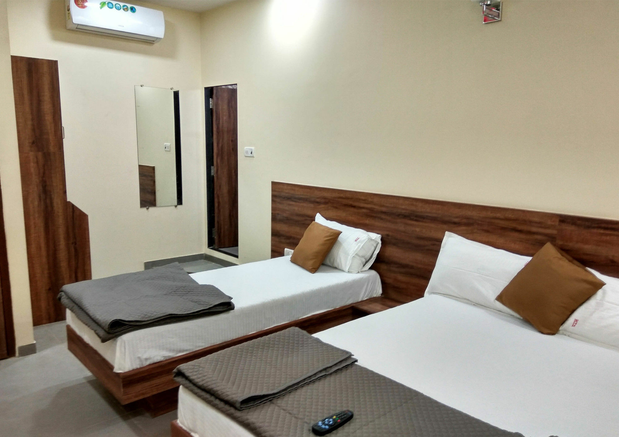 Terminus Square Hotell Kurla Exteriör bild